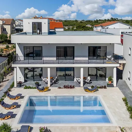 Claudio - Happy * 沃迪切