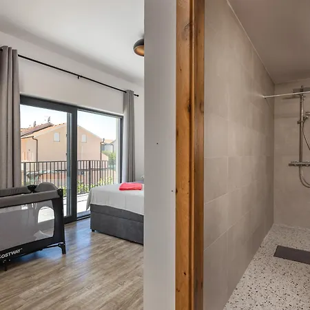 Claudio With Private Pool - Happy Appartamento Vodice