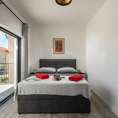 Claudio With Private Pool - Happy Appartamento Vodice