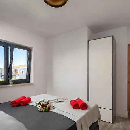 Claudio With Private Pool - Happy Appartamento