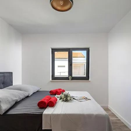 Claudio With Private Pool - Happy Appartamento Vodice
