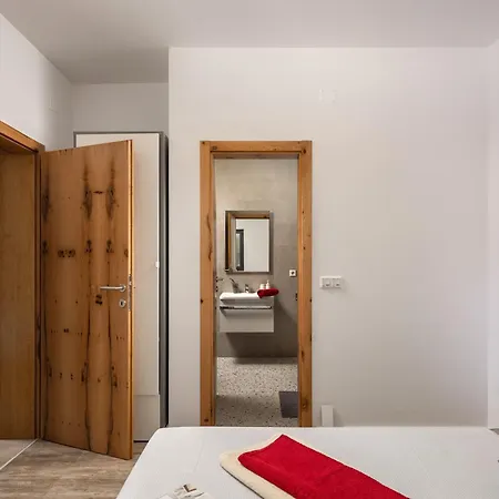 Appartamento Claudio With Private Pool - Happy Vodice