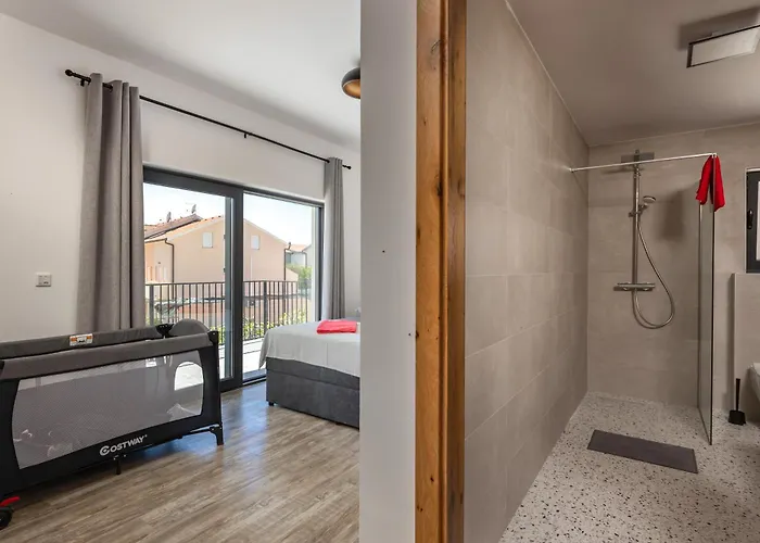 Claudio - Happy * Vodice